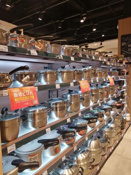 盘龙城店4月21日百货用品陈列图